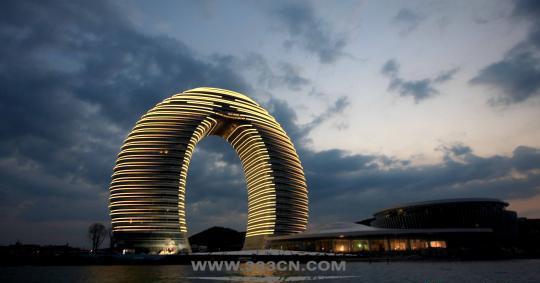 馬桶蓋 秋褲樓 建筑地標(biāo) 審美能力 專業(yè)設(shè)計(jì)者 城市規(guī)劃