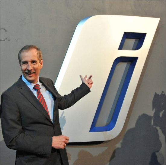 D錚Rаl(f)O(jin)׸(Klaus Draeger)չʾBMWi־