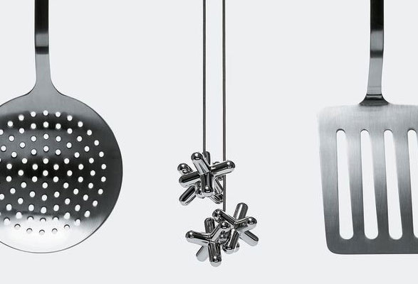 TRIPOD Trivet by LPWK/GABRIELE CHIAVE:alessi Fall/winter 2007